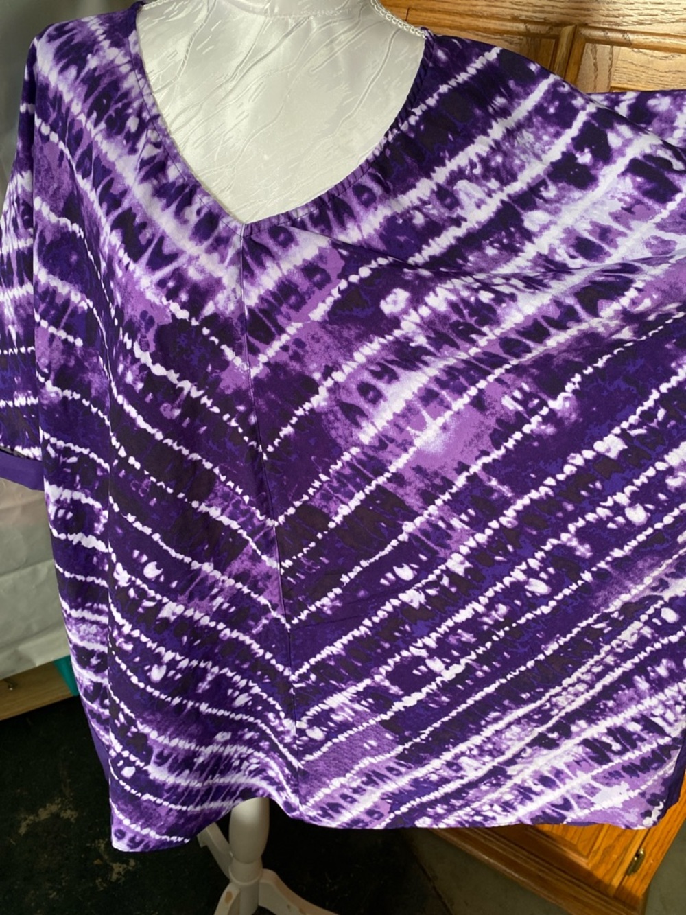 Vibrant Purple Tie-Dye V-Neck Tunic No Tag APAP 32”Close to 3X Light Weigth - Picture 4 of 13